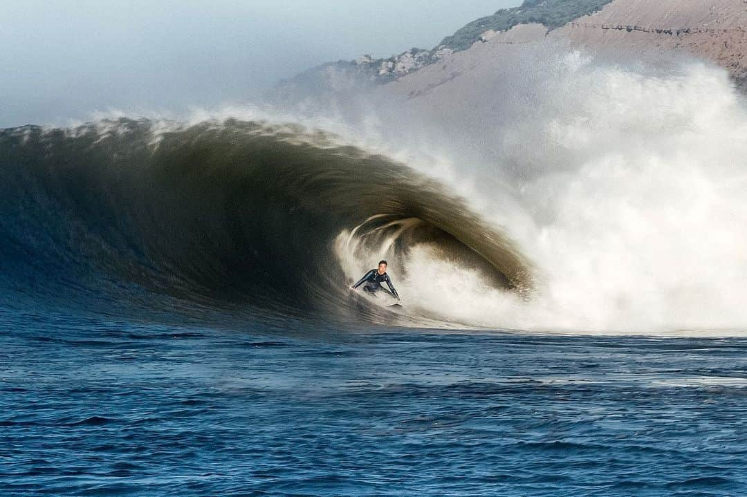 surflineさんのインスタグラム写真 - (surflineInstagram)「It’s true: Europe and Morocco went off last week, with all manner of heaving reefbreak tubes in the Canaries, running pointbreak walls in Morocco, offshore overhead beachbreak in the UK, more heaving reefbreak tubes in Portugal, rivermouth tubes at Mundaka…and the swell blitz continues in the North Atlantic. Hit the link in bio for the full #swellstory. (And check the forecast for what’s in store.)」2月23日 8時10分 - surfline