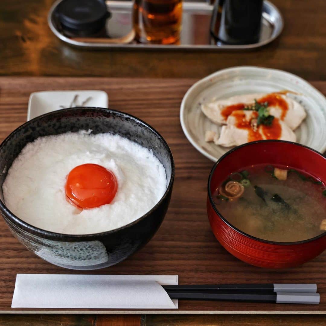 きょん。さんのインスタグラム写真 - (きょん。Instagram)「.  .  煌めきの卵 @kiamekinotamago  ふわふわごはんに "龍のたまご"をころんと乗せた 煌めきTKG。  たまごの品種は 他にも数種セレクト可🤤  おかわりも◎  adress:奈良県奈良市小西町8-1ラフィーヌ東洋2階  #煌めきの卵 #japanesegourmet #naratrip」2月23日 8時20分 - kyon_tokiiro