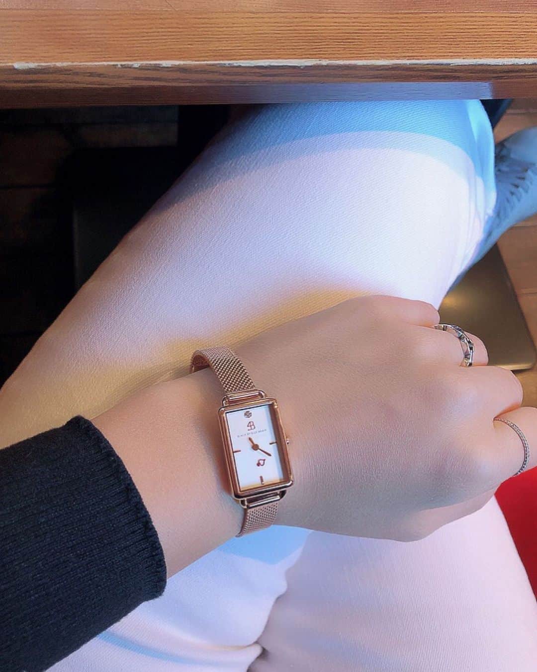 mikaさんのインスタグラム写真 - (mikaInstagram)「♥︎︎∗︎*ﾟ @4bwatches_japan の 腕時計が届いたー⌚︎✨ ． ． 時計はなどんな時でもあわせやすい シンプルなのが好き♡ ． ． ． クーポンコード【mikaay41】で 10%オフになるよ！ ． ． #4bwatches #腕時計 #時計 #blackbybruebrave #腕時計好きな人と繋がりたい #シンプル #pr #手元倶楽部 #手元コーデ」2月23日 8時20分 - _mika.___