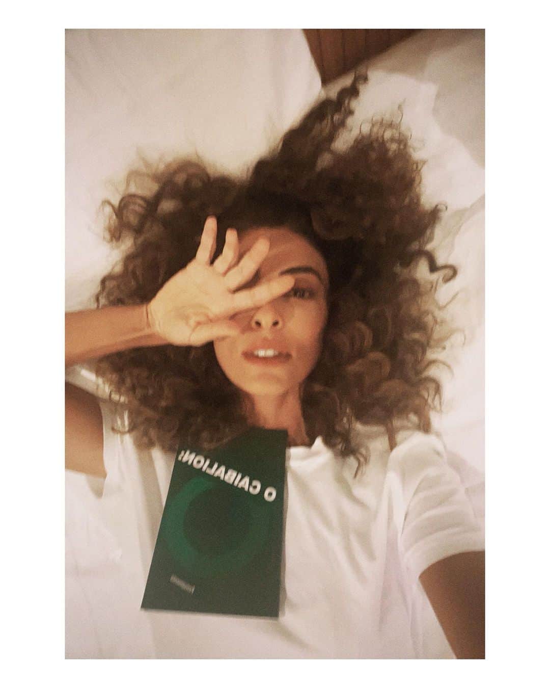 ジュリアナ・パエスのインスタグラム：「Hermes Trismegisto... não é um nome interessante? #ocaibalion」