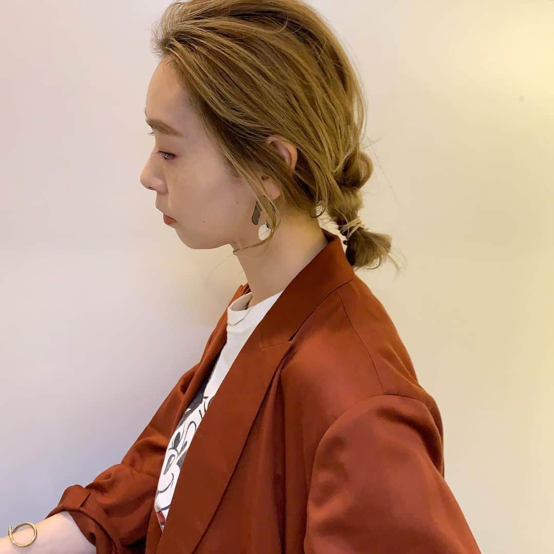 YU-U（工藤由布）のインスタグラム：「2021,02,23のアレンジ ミッキー🐹が幼くならないようにヘアは大人っぽく👩🏻‍🦰 けどmakeはピンクバサバサまつ毛に🌸 ピアス&ヘアタイ… @san_official ・・・ #ヘアアレンジ #ミディアムアレンジ #ロブアレンジ  #uロブアレンジ #hairarrange #hairstyle #tcbsnap #sanコレ」