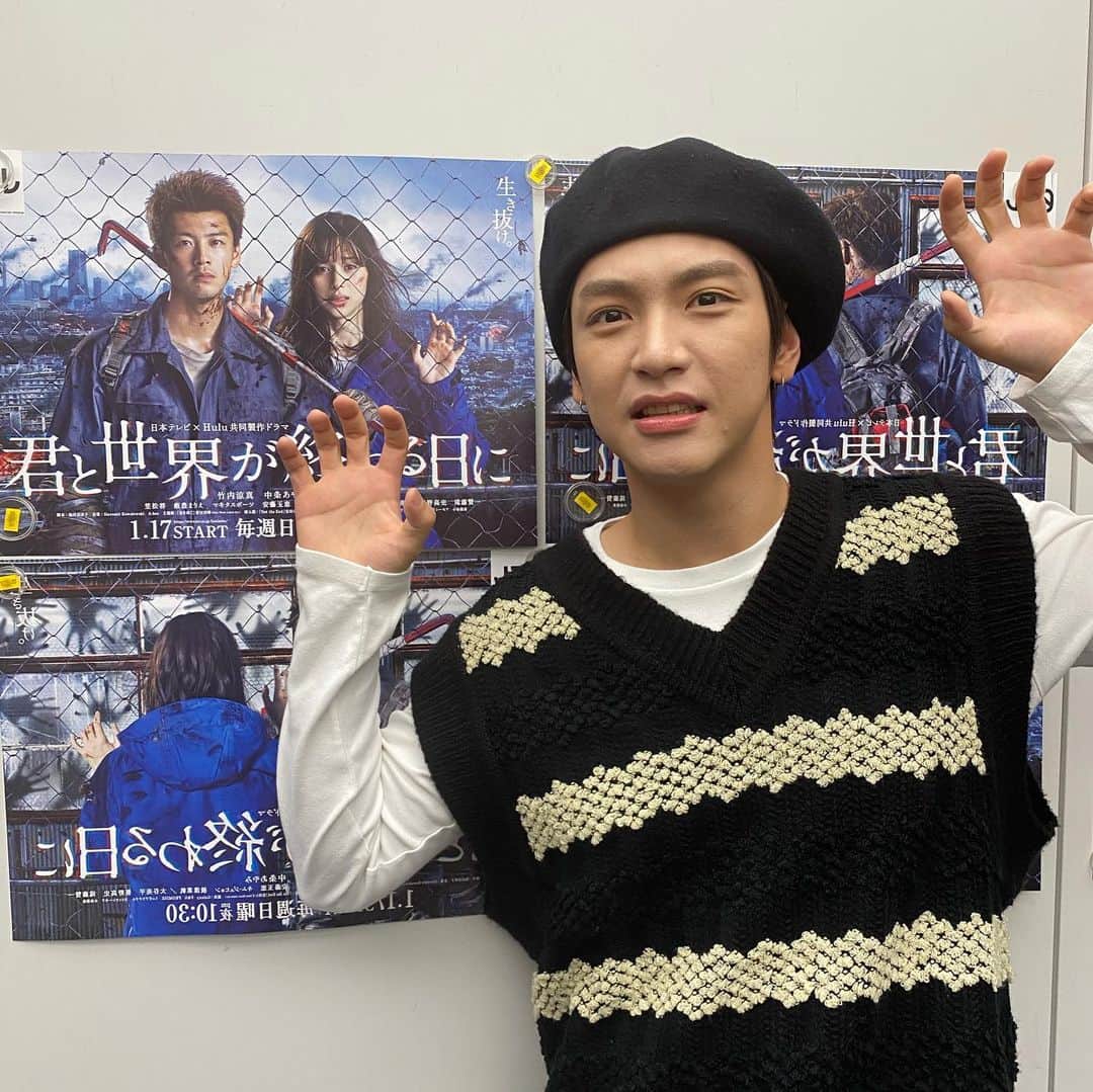 のインスタグラム：「これから　#スッキリ　#バゲット　に生出演❤️  #キムジェヒョン　さん絶賛打ち合わせ中‼️  #君と世界が終わる日に」