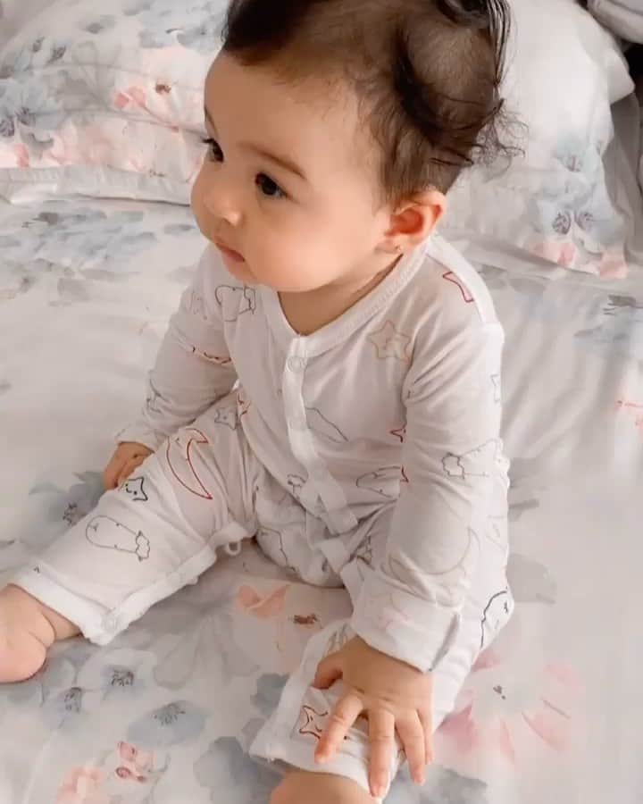 Rianti Cartwrightのインスタグラム：「Kemarin Cara Rose ke rumah Enin ❤️. Romper by @baabaasheepz.id ❤️❤️」