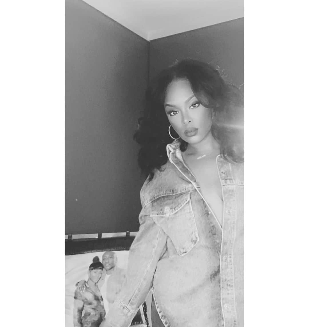 キーシャ・エップスのインスタグラム：「Big hair & Denim  #SoundsJustLikeAJerseyGirl #IamWhatIam👑💋」