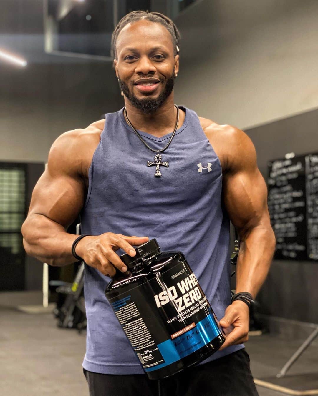Ulissesworldさんのインスタグラム写真 - (UlissesworldInstagram)「Good Biceps Workout tonight 💪🏾 I can still feel the pump! I’ll post the video tomorrow. Now it’s time to make sure my diet and supplementation keep’s me fueled and well nourished! 🥤🍛 Iso Whey Zero is a must-have during these times as it is contains 21g of protein per serving. It’s sugar, lactose and gluten free! 💪 It also contains added BCAA and Glutamine. YES!  👉 Drink one serving after a good home workout and stay on track with our body goals! @biotechusa  _ #biotechusa #ulissesworld #workout #fitnessmotivation」2月23日 9時03分 - ulissesworld