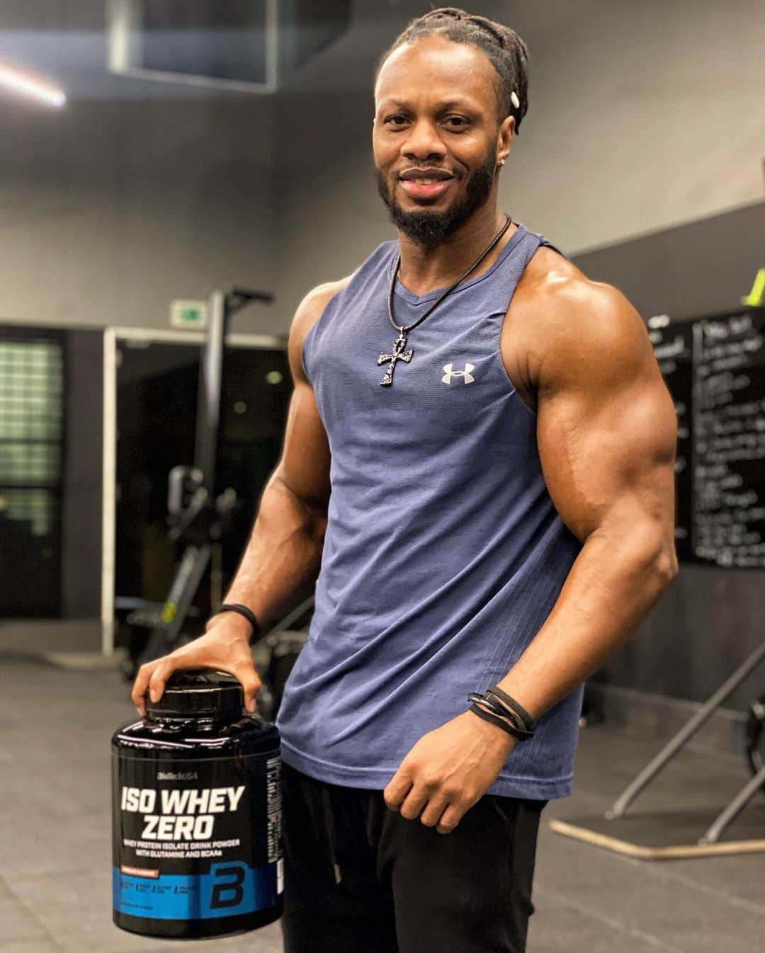 Ulissesworldさんのインスタグラム写真 - (UlissesworldInstagram)「Good Biceps Workout tonight 💪🏾 I can still feel the pump! I’ll post the video tomorrow. Now it’s time to make sure my diet and supplementation keep’s me fueled and well nourished! 🥤🍛 Iso Whey Zero is a must-have during these times as it is contains 21g of protein per serving. It’s sugar, lactose and gluten free! 💪 It also contains added BCAA and Glutamine. YES!  👉 Drink one serving after a good home workout and stay on track with our body goals! @biotechusa  _ #biotechusa #ulissesworld #workout #fitnessmotivation」2月23日 9時03分 - ulissesworld