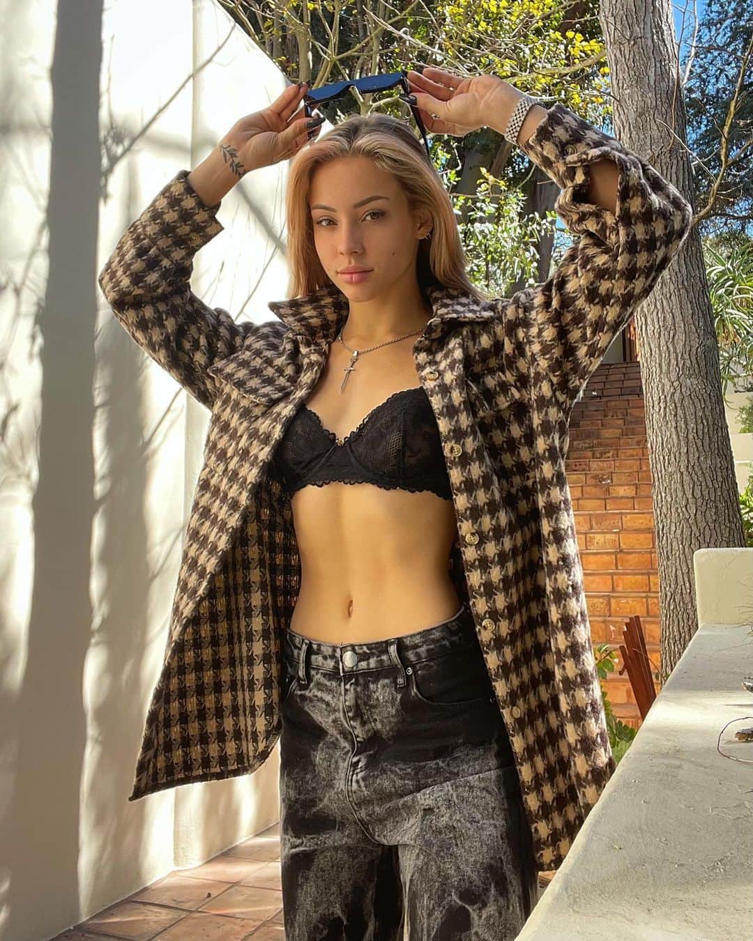 チャーリー・ジョーダンのインスタグラム：「She said it look like she need a vacation 🌴  How 'bout Hawaii, maybe Jamaica...(peep the Big Sean lyrics) ✨  Leaving to one of my favorite places tomorrow with the squad  @boohoo」