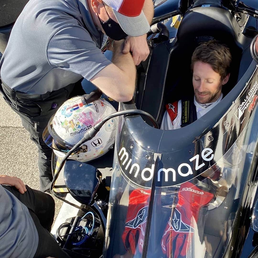 ロマン・グロージャンさんのインスタグラム写真 - (ロマン・グロージャンInstagram)「The Phoenix is ready ! Finally wearing this helmet means so much to me. @mariongrosjean , Sacha, Simon & Camille will be with me tomorrow for my first @indycar test. Can you imagine that we are back on track less than 3 month after Bahrain? Thank you to everyone that made it possible. @mindmazesa_ @dalecoyneracing @richardmille @iban1st @praga_cars  #r8g #us2021 #indycar」2月23日 9時09分 - grosjeanromain