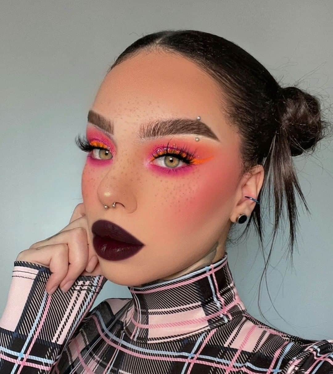 Anastasia Beverly Hillsさんのインスタグラム写真 - (Anastasia Beverly HillsInstagram)「💖🧡 Bright and bold and we're here for it! 🧡💖 @ddblueberry gets this flawless look with some of our favorite #AnastasiaBeverlyHills products:  💖Iced Out Highlighter 💖Dewy Set Setting Spray 💖Setting Powder in "Translucent" 💖Contour Powder Kit in "Light to Medium" 💖Hydrating Oil 💖Luminous Foundation in 240N 💖Lash Brag Volumizing Mascara 💖Brow Freeze styling wax 💖Brow Definer in "Dark Brown" 💖Pro Pencil in "Base 1" 💖Clear Brow Gel 💖@norvinacosmetics Electric Cake Liner in "Electric Orange"  #anastasiabeverlyhills #anastasiabrows #abhicedout #browfreeze #norvina #norvinacosmetics」2月23日 9時16分 - anastasiabeverlyhills