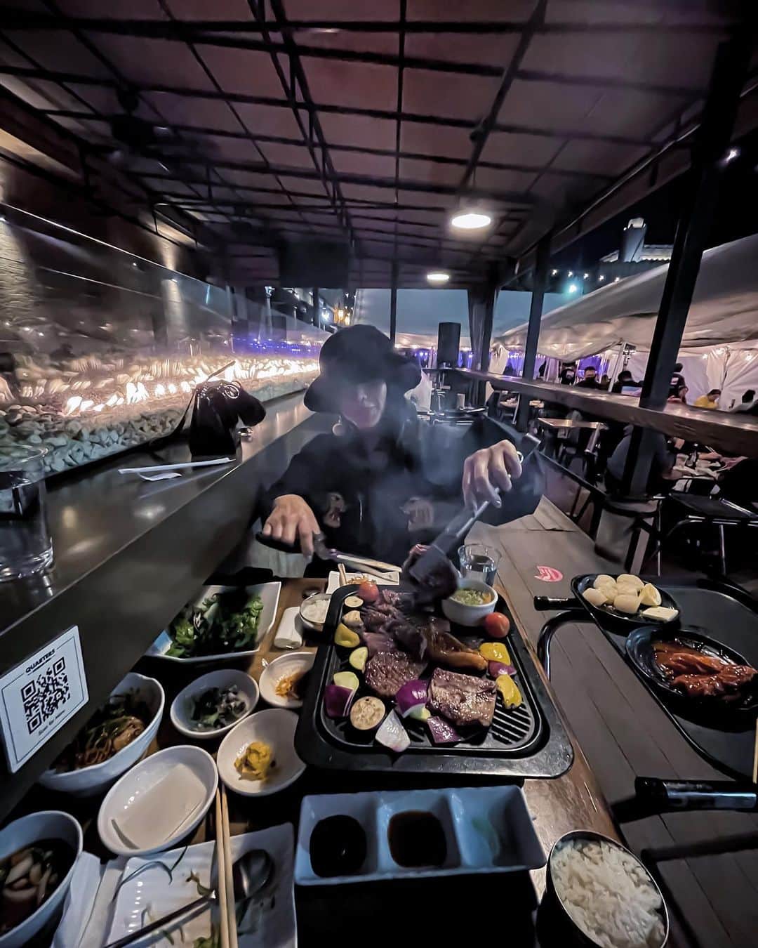 KanaKatanaのインスタグラム：「Kbbq chopper 🥩✂️ 📸 @trevordeanphotos  . . . . . . #kbbq #yum #foodie #koreanfood #ktown #foodporn #love #outdoordining #bellyhappy #foodlover #photooftheday #doingwhatidobest #happyplace #kanacaneat #weekend #bonappetit #foodcoma #dinner #eat #laeater #foodstagram #instadaily #mood #smokey #asianfood #いただきます#コリアンタウン #焼肉 #おいしい」