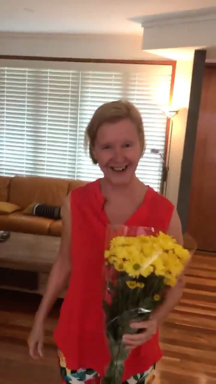 のインスタグラム：「A beautiful glass vase just arrived for BC’s Mum. Get one for your Mum before they run out 💐 link in bio」