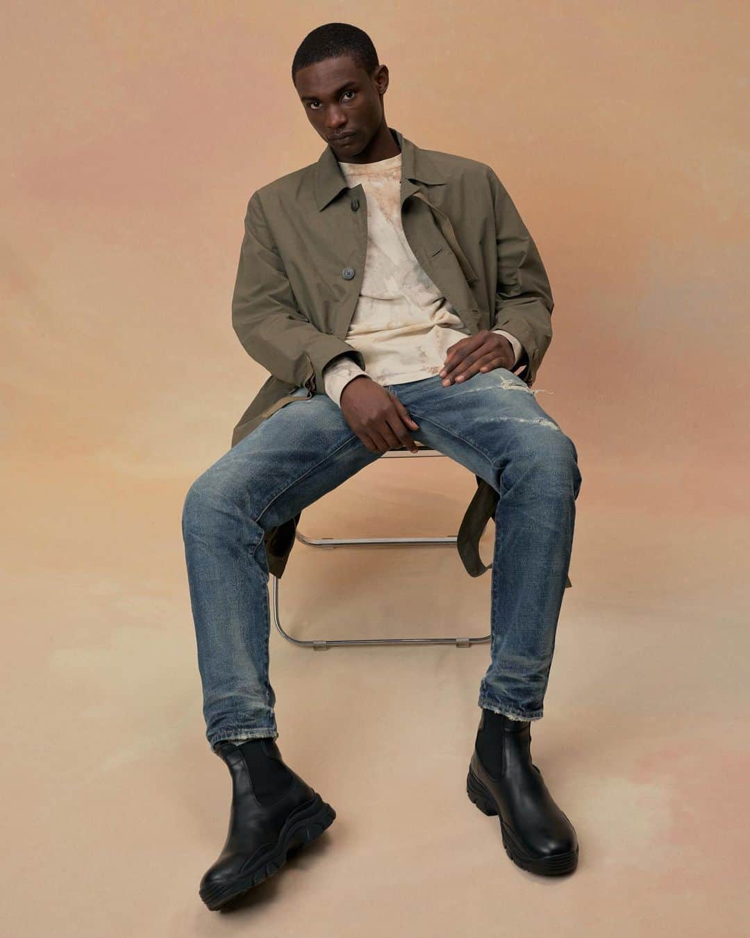 ジョン エリオットのインスタグラム：「Photo dump - The Cast 2 in Gulch. The first denim drop for the Spring / Summer 21 collection, and one of our favorite this season.   Featuring a medium indigo wash, each pair is sanded, destroyed, and repaired by hand. 3D whiskering on the thighs and hem gives the appearance of worn-in creases you’d find on your favorite pair of jeans. Available tomorrow.」