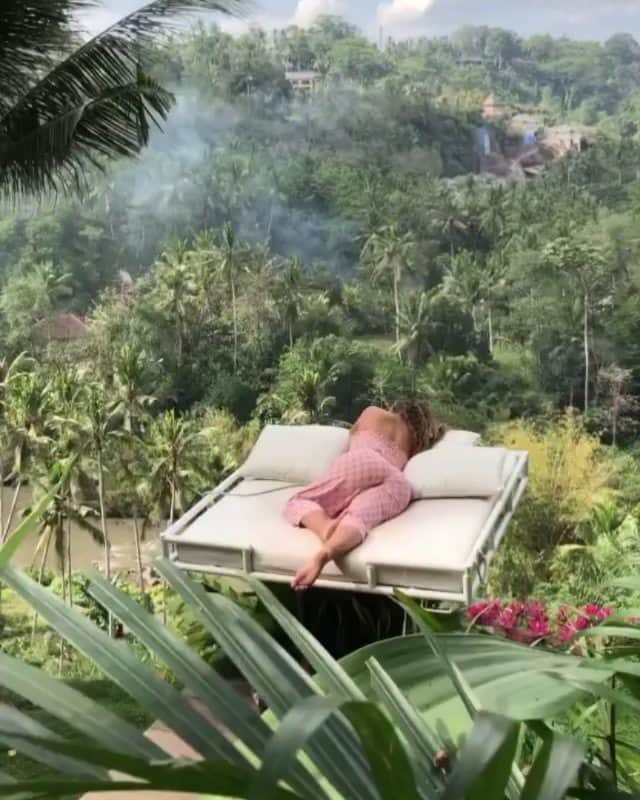 Insta Outfit Storeのインスタグラム：「Jungle Life 🌴Invite some friends @EricDamier . - Follow @fashionbreakout 🌎 - #nature_worldwide_birds #naturescape #nature_uc #natures #naturebrilliance #seals #cuttingseason #seafoods #bali #navyseals #seaglass #beachfront #beachcomber #beachart #bali  #earthmood #luxury💎 #luxurymansion #luxuryhouse #luxurytraveller #travelzoo」