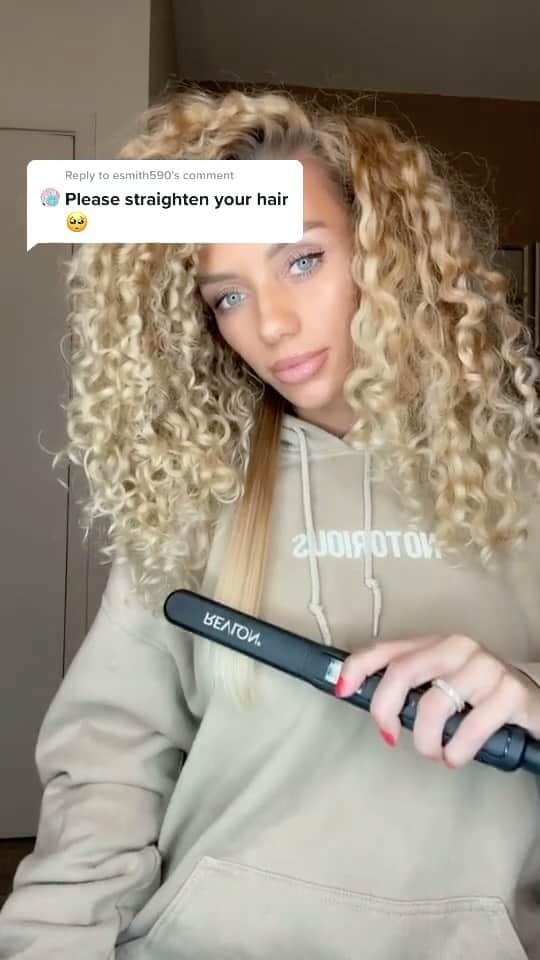 Jena Frumesのインスタグラム：「RIP to that piece of hair😩😂  Link in bio to all my curl videos✨」