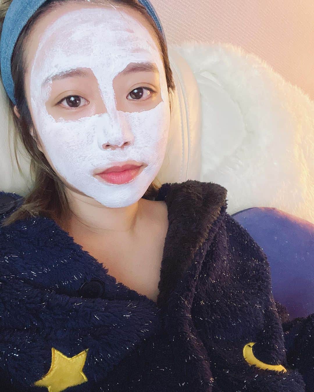 鄭茵聲のインスタグラム：「冒 痘 了 膚 臉  早 安」