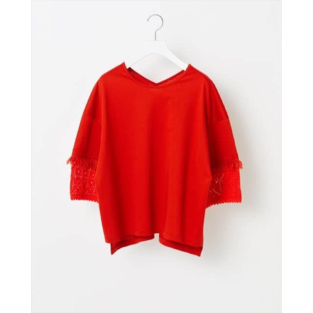 コーヘンのインスタグラム：「﻿ KNIT DETAIL T-SHIRT﻿ ﻿ #coohem #coohemwomens #tshirt #knit #pullover #2021ss」