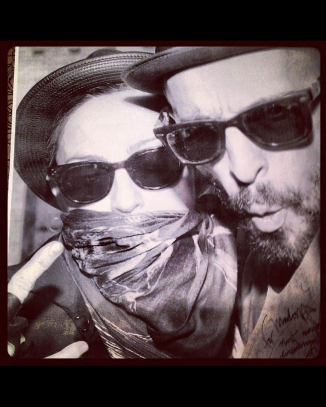 マドンナさんのインスタグラム写真 - (マドンナInstagram)「Happy Birthday JR! Always an honor to work with such a unique artist and good friend!  @jr 📸 🎉🎂🍾」2月23日 9時47分 - madonna