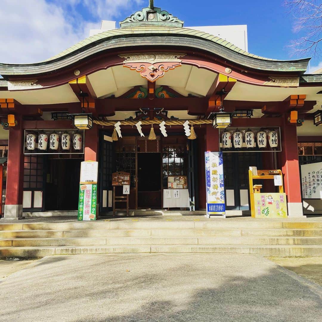 宮田麺児のインスタグラム：「氏神様に挨拶行ってから出番 #パワースポット #パワースポット巡り #豊崎神社#御利益」