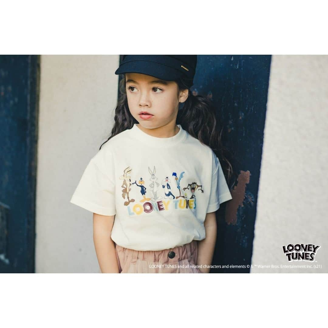 ラッドチャップさんのインスタグラム写真 - (ラッドチャップInstagram)「LOONEY TUNESコレクション  【LOONEY TUNES】　半袖Ｔシャツ　　 キャラクターの集合プリントが可愛らしい半袖Ｔシャツです✨ 前姿と後ろ姿が表裏にプリントされたユニークな1枚☺ 1着でコーディネートの主役になるアイテムです♪  ▷41-1106-025 【LOONEY TUNES】半袖Ｔシャツ オフホワイト/ベージュ 税込　2640円  #radchap #ラッドチャップ #子供服 #kids #kidsfashion #fashion #looneytunes #ルーニーテューンズ」2月23日 10時11分 - radchap_official