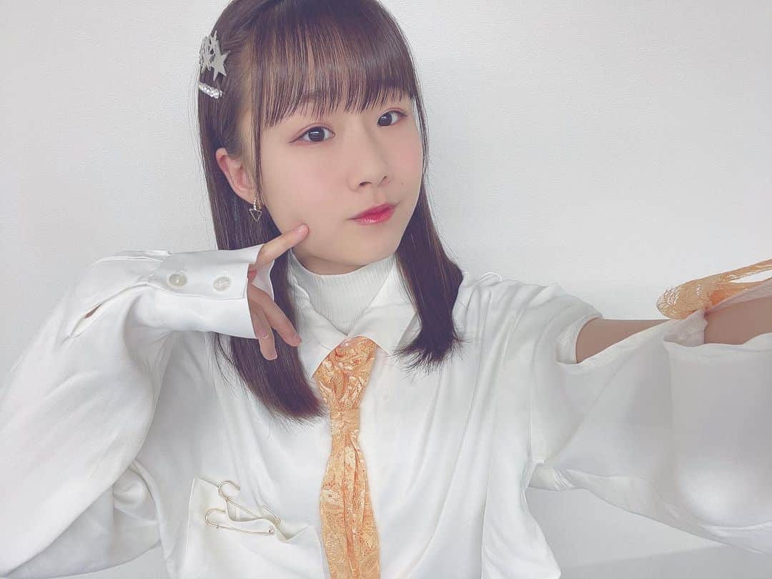 新倉愛海のインスタグラム：「🧡💛🤍﻿ ﻿ #アプガ2 #アイドル #新衣装」