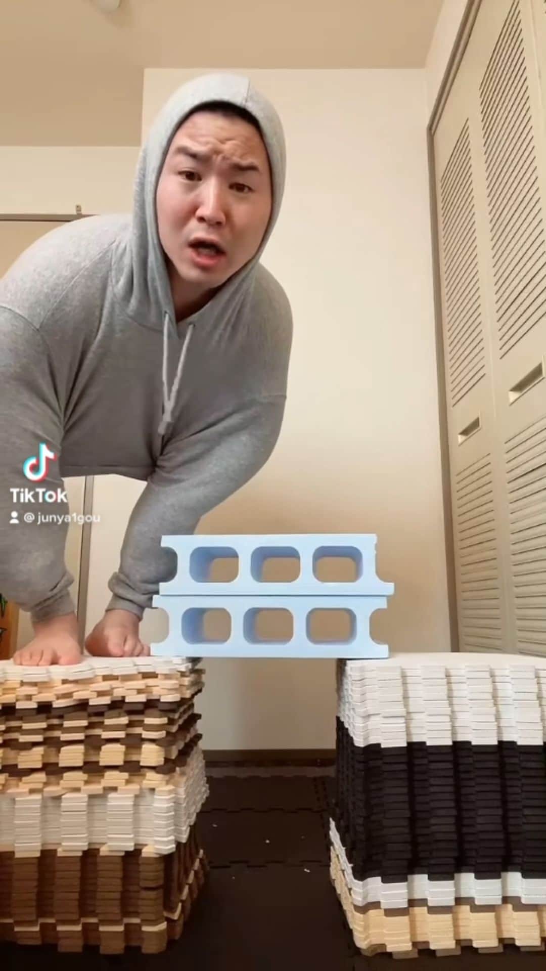 のインスタグラム：「HOODIE CHALLENGE パーカーチャレンジ」