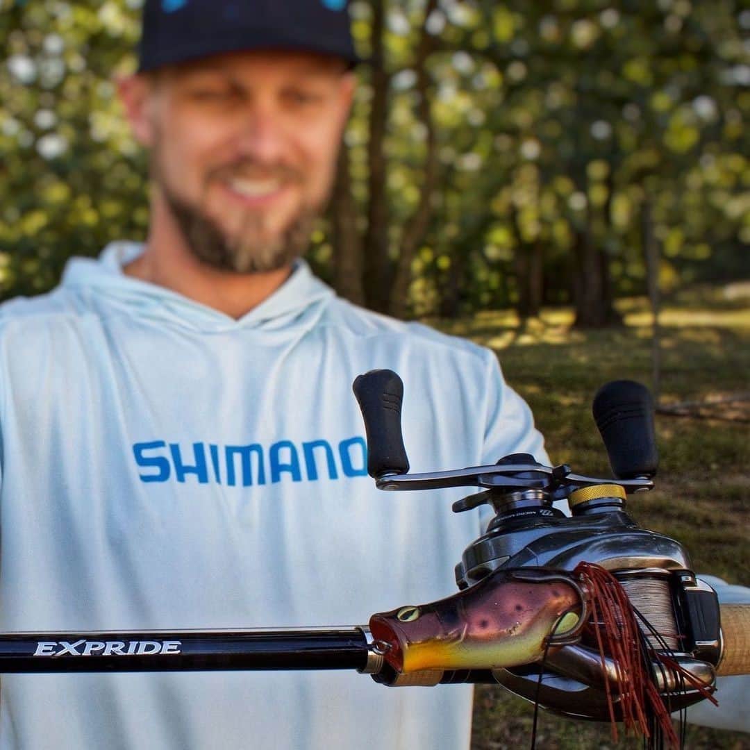シマノ｜Fishingのインスタグラム：「"I love the combination of an EX172HA Expride paired with a Metanium. It's the rod I pick up for all my frog fishing, swing heads and football jigs. I also love to drag around the texas rig and pitch it at good looking structure." ~ @jameselamfishing  #FishShimano #Expride #Metanium #BassFishing」