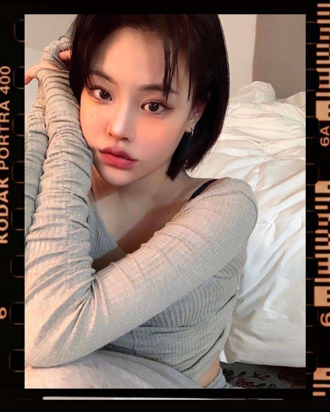 ビヤのインスタグラム：「#광고 👼🏽🧴🧡 자기전 잊지않고 꼭 바르는 시카크림 ! 매일쓰는 마스크때문에 예민해진 피부 케어하기 좋아요 ·͜· ⠀ #굿앤닥 #굿앤닥시카크림 #시카크림 #마스크트러블 #진정크림 #수분크림 #민감피부」