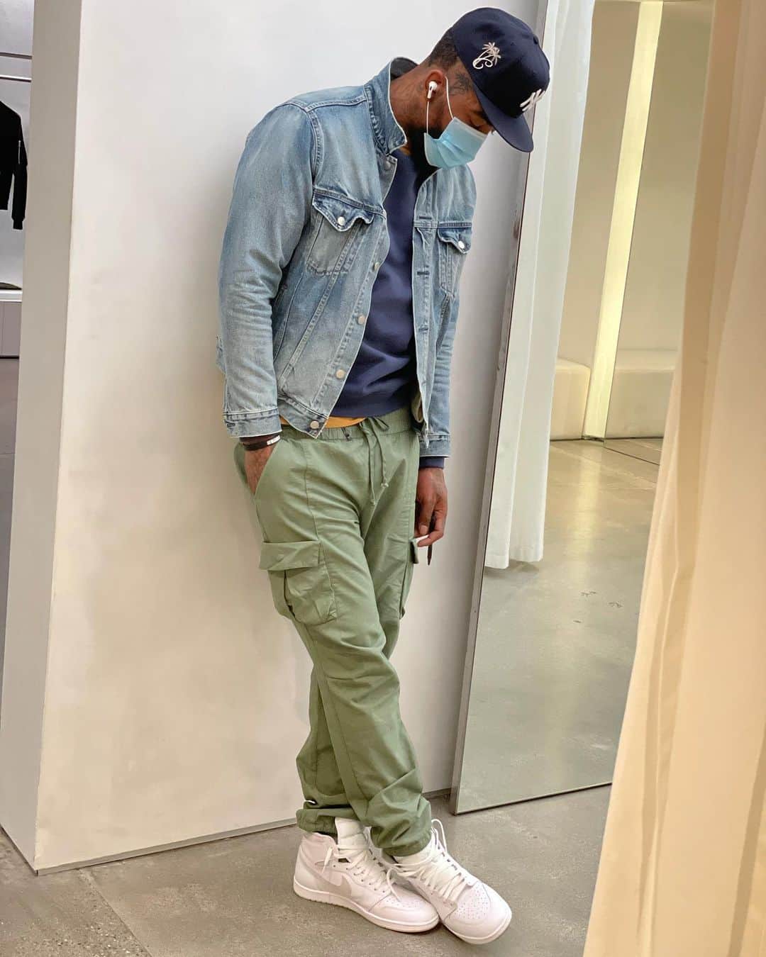 J・R・スミスのインスタグラム：「🧱➕🌴」