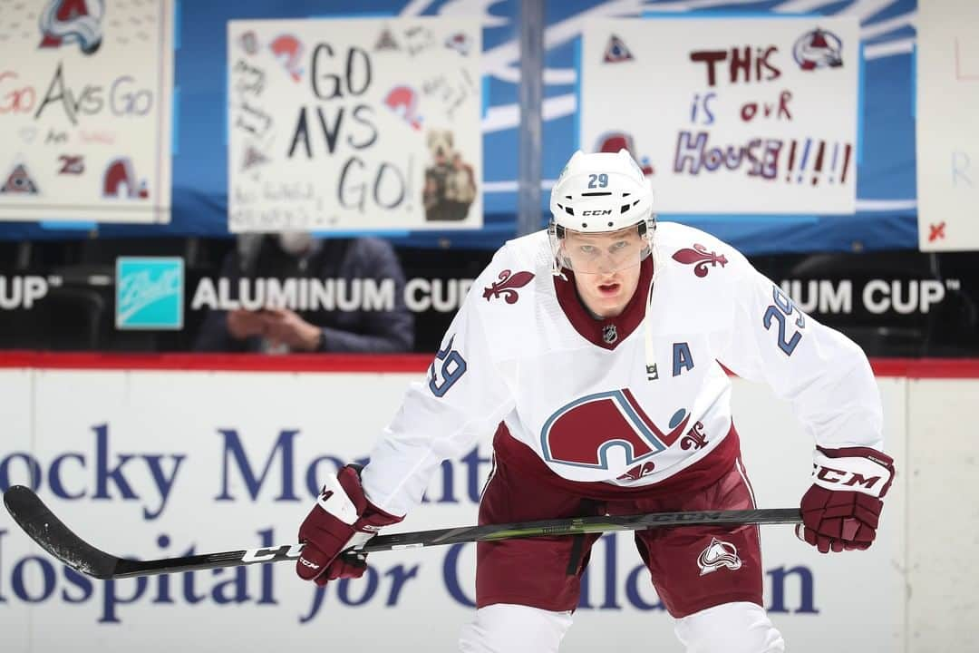 NHLさんのインスタグラム写真 - (NHLInstagram)「Another night of the @coloradoavalanche #ReverseRetros?  Oui s'il te plaît!」2月23日 11時01分 - nhl