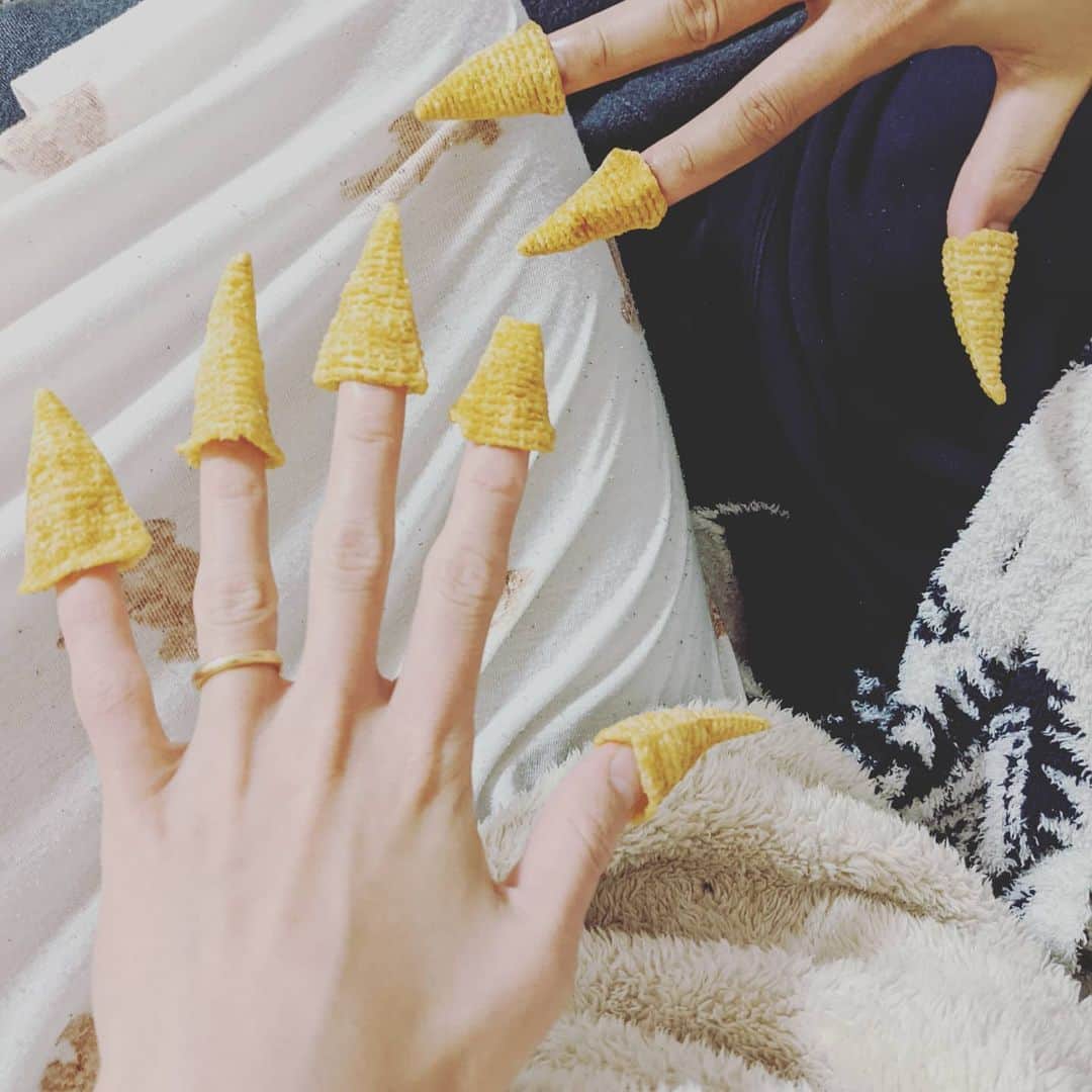 畠山智妃のインスタグラム：「ネイル整えると、 手ってきれいに見えるょね❤  爪少し伸ばせたらな〜」