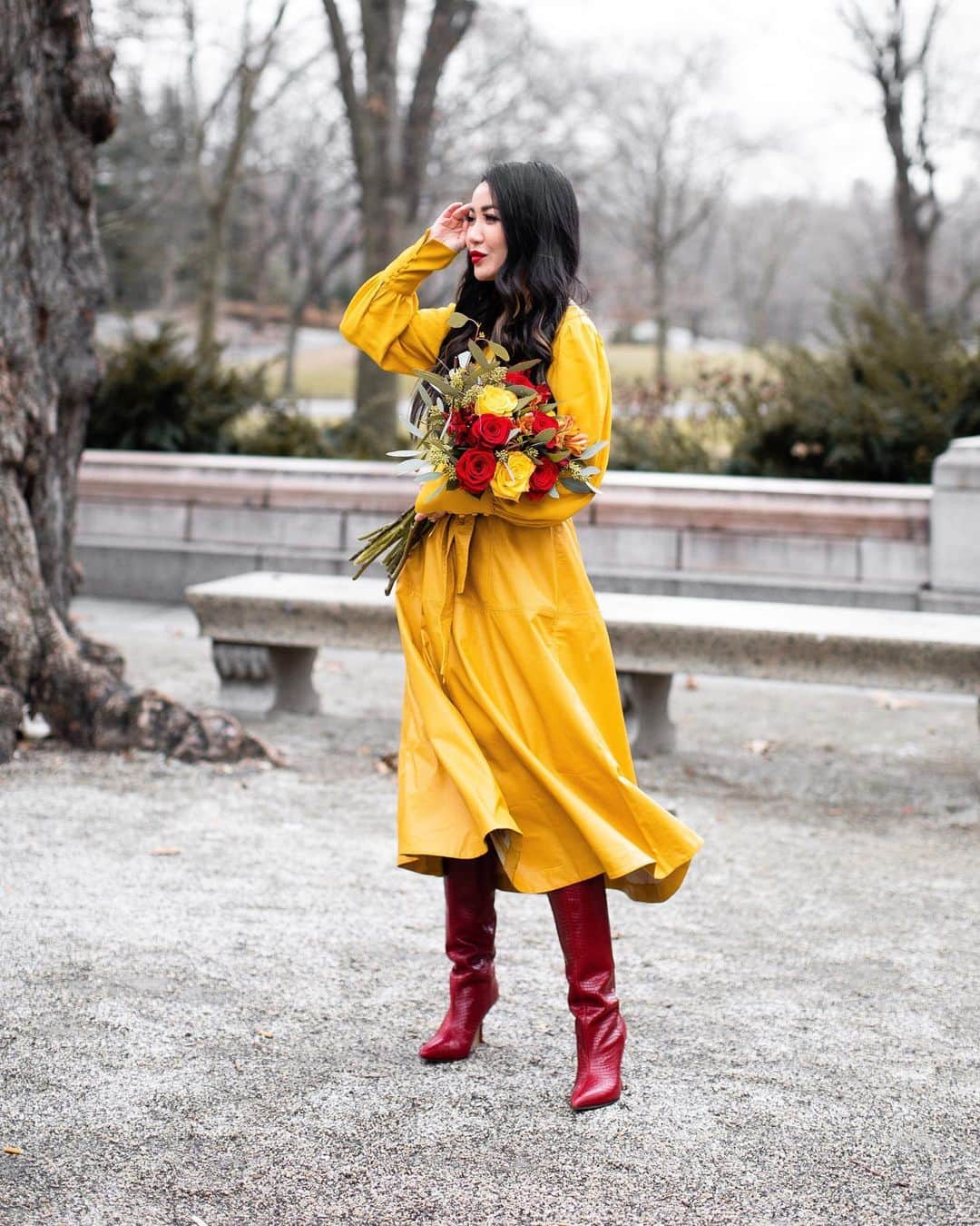 ウェンディー・グエンさんのインスタグラム写真 - (ウェンディー・グエンInstagram)「Spring colors to brighten cold winter days! A vibrant dose of freshness and cheer with this @anntaylor marigold puff sleeve top and midi skirt 💛💛 #thisisann #ad」2月23日 11時06分 - wendyslookbook
