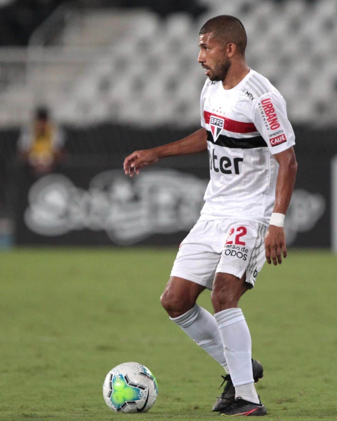 São Paulo FCさんのインスタグラム写真 - (São Paulo FCInstagram)「A partida desta segunda-feira marcou o retorno de @joaorojasoficial ao futebol.  Com superação e empenho, o atacante equatoriano passou por duas delicadas cirurgias no joelho direito e mais de dois anos em recuperação.  📸 Rubens Chiri / São Paulo FC」2月23日 11時14分 - saopaulofc