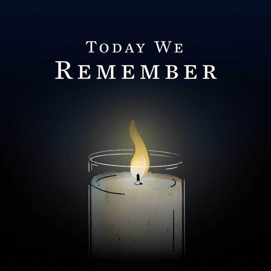 The White Houseさんのインスタグラム写真 - (The White HouseInstagram)「“Today, I ask all Americans to remember — remember those we lost and those who are left behind.” — President Biden on the more than 500,000 lives lost to COVID-19」2月23日 11時15分 - whitehouse