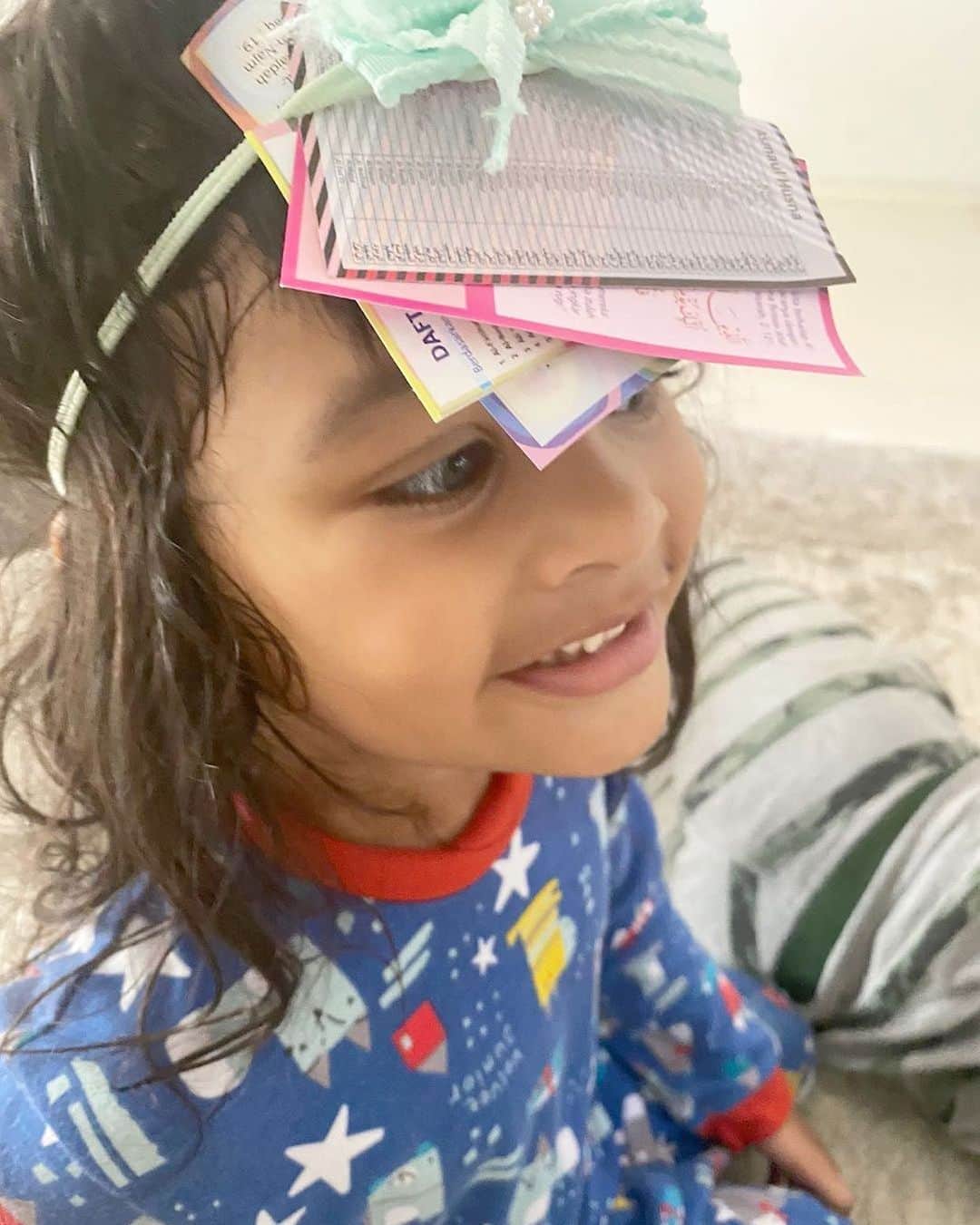 Zaskia Sungkarのインスタグラム：「Kata hawwa biar cepet hafal diiket di jidat :’)  Yahh mari kita hargai usahanya #masyaallahtabarakallah」