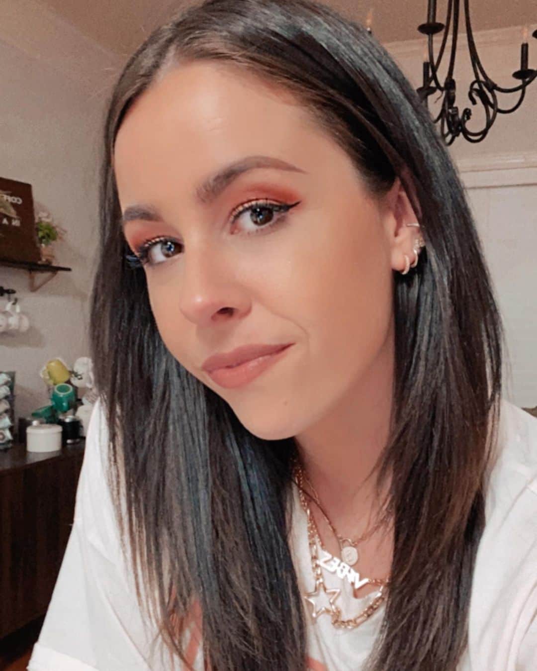 Tracy and Stefanieのインスタグラム：「Team side part or team middle part?? 🤣 Oh wait that emoji isn’t cool anymore 🤣. 💀」