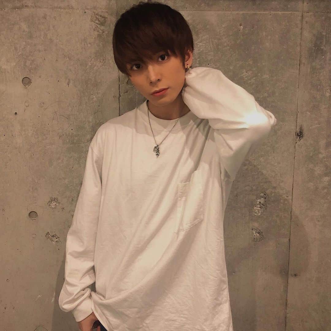 岡田隆之介のインスタグラム：「アイドル姿の俺に会いにきて欲しいな〜😁🕺 . . . . . . . #アイドル #推しのいる生活 #instagood #instalike #like4like #like#ootd #ootn #followme #モデル #サロモ #サロンモデル #メンズファッション #ファッション #お洒落さんと繋がりたい #韓国好きな人と繋がりたい #ファインダー越しの私の世界 #フォロミー  #いいねした人で気になった人フォロー #黒髪 #マッシュ男子 #雰囲気好きな人いいね #雰囲気推してください  #いいね返し」