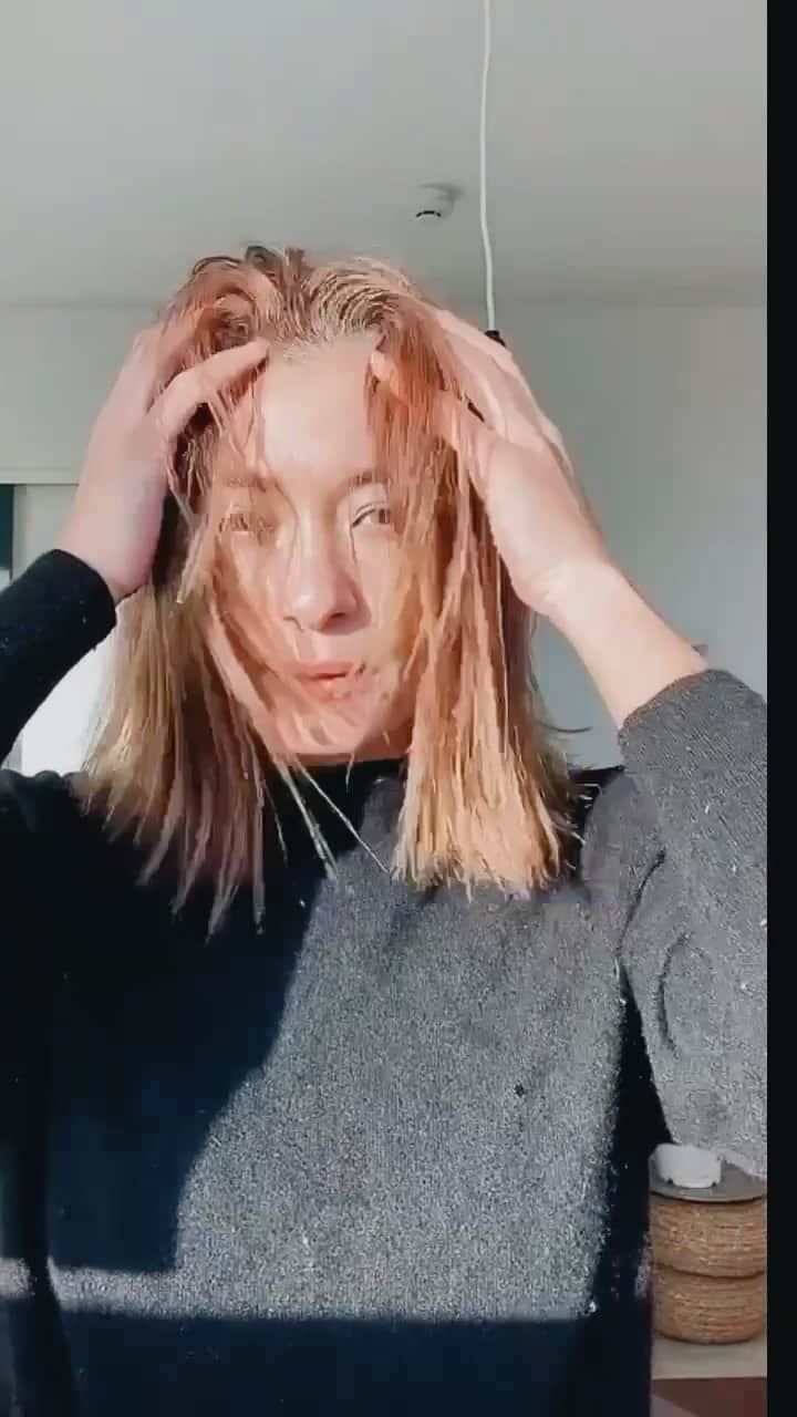 Fabiolla Takinamiのインスタグラム：「明日から気温が下がるみたいなので太陽エネルギーが強い今日は たくさんエネルギー吸収していきましょうね〜♫  みなさんいってらしゃい👋  #湘南」