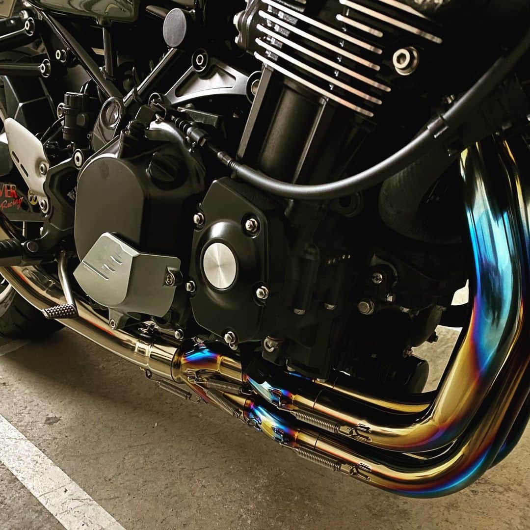 浅田信一のインスタグラム：「セルフカスタム🏍 ポイントカバー取り付け🛠  #z900rs」