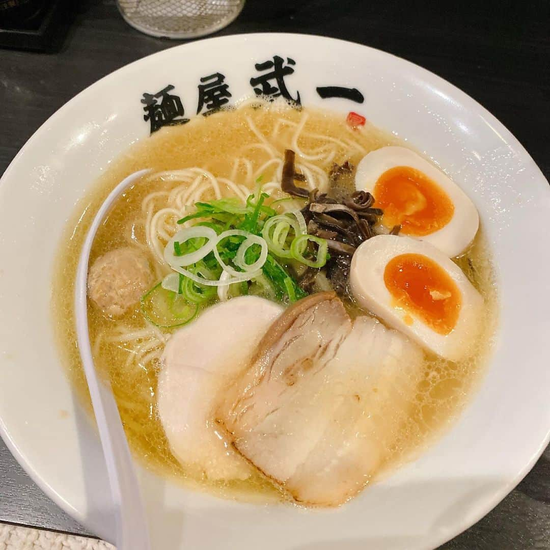 金巻ともこさんのインスタグラム写真 - (金巻ともこInstagram)「#ラーメン #麺屋武一  #おそとごはん金巻」2月23日 11時37分 - tomotomoco