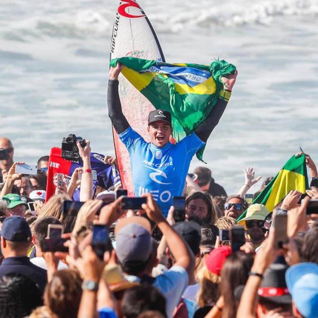 ガブリエル・メディーナのインスタグラム：「Contando os dias pra voltar a competir! Newcastle, Narrabeen e etapa The Search de volta! Tmj @ripcurl_brasil @ripcurl_aus 🌊💪🏽     Looking forward to compete again! Let’s gooo!」