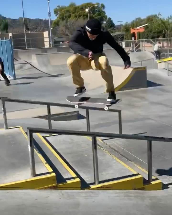 カルロス・リベイロのインスタグラム：「Learned a new one from my brotha @jp_souza the other day at Chevy.  📲 @alexkissinger    Aprendi uma nova com meu mano @jp_souza outro dia na pista」