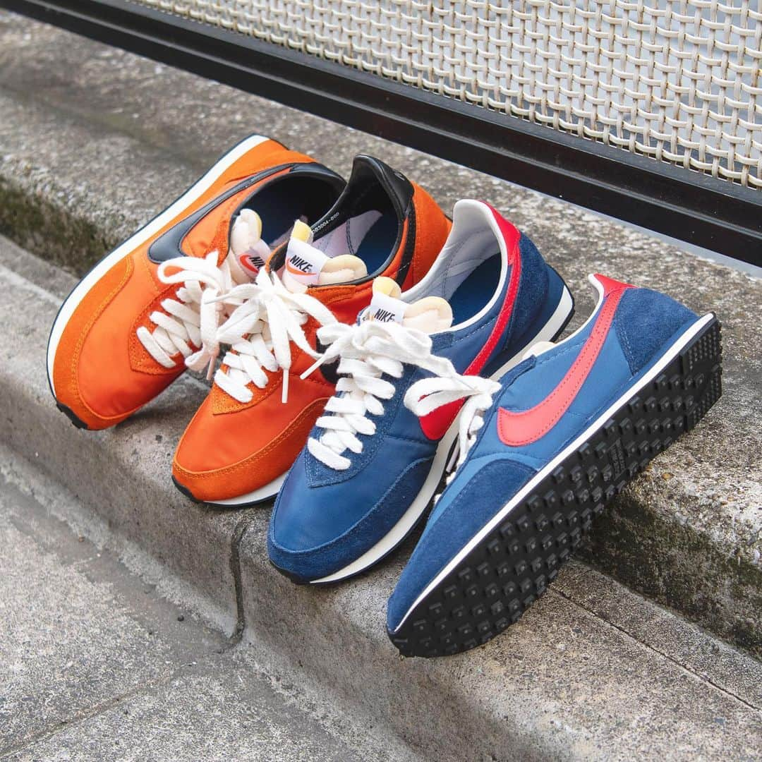 アトモスガールズ/atmos girlsさんのインスタグラム写真 - (アトモスガールズ/atmos girlsInstagram)「. NIKEからWAFFLE TRAINER 2 SPが登場🧡💙  モカシンをイメージしたアッパーは、ナイロンをベースにスウェードで補強☺︎特徴的なワッフルソールはそのままに、形状記憶フォームのソックライナーや、密度の異なる2種類のフォームミッドソールを採用している事により、フィット感と履き心地を向上😉 カラーはオリジナル当時より存在しているネイビーとオレンジの組み合わせとなっています🧡💙 鮮やかなオレンジ🧡をブラック🖤が引き締めるスターフィッシュの2色が展開されています👟 クラシカルな見た目はそのままに、履き心地を最新のテクノロジーでアップデートし、時代を超えたレトロ感が魅力的な1足となっています😌💓 3/1(MON)より発売開始🛍  #atmos #atmospink #atmostokyo #sneakers #shoes #nike #waffle #spring #springfashion #girls#codenate #street #アトモス #アトモスピンク #アトモストウキョウ#ナイキ#ナイキワッフル #スニーカー #スニーカー女子 #スニーカーコーディネート #シューズ #シューズブランド #ストリート #ストリートコーデ #ストリートファッション #春コーデ #コーディネート #春ファッション#🌸🌸🌸 #👟👟」2月23日 12時14分 - atmos_pink_official