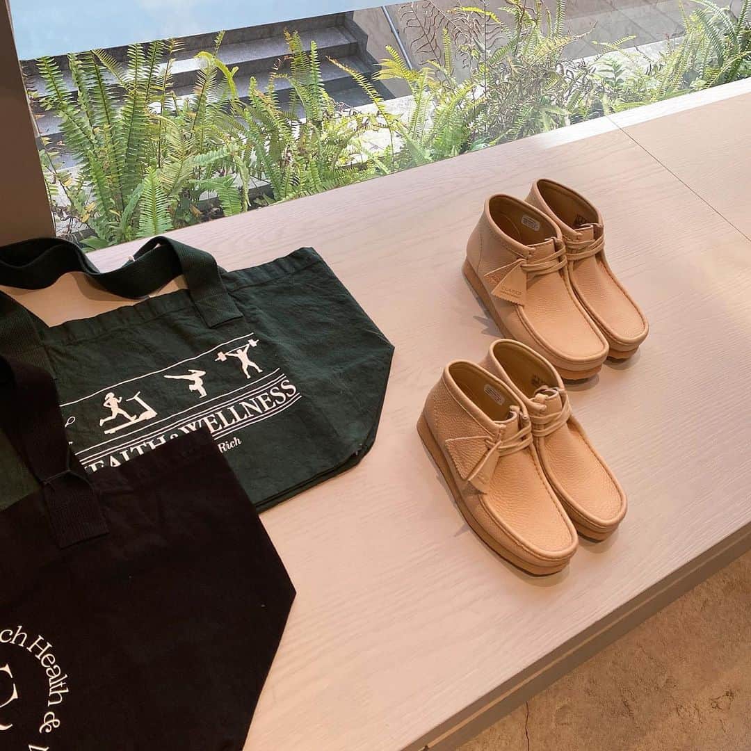 のインスタグラム：「＜CLARKS OLIGINALS＞ × ＜Sporty&Rich＞ WALLABEE for men&women ¥27,500-(tax in)  #clarks #sportyandrich #H_beautyandyouth @h_beautyandyouth  #BEAUTYANDYOUTH #Unitedarrows」