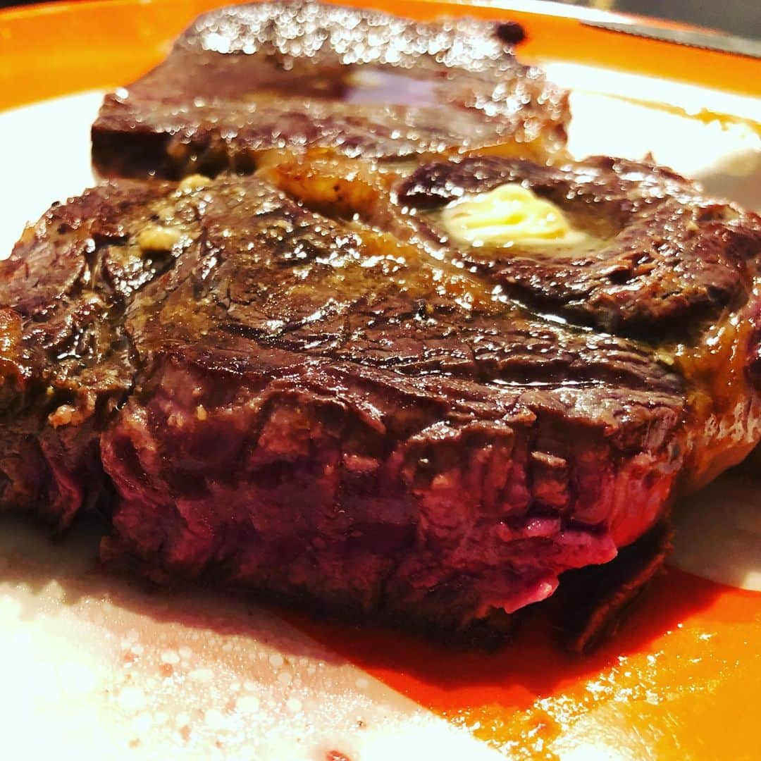 Liaさんのインスタグラム写真 - (LiaInstagram)「昨夜は元気の源、肉🥩！！そして大好きなアスパラとベビーコーン💕 #肉好き #ステーキ #夕飯 #良い焼き具合 #ミディアムレア #レアが良い #meatlover #steak #asparagus  #肉 #美味しい」2月23日 12時23分 - lia_vocalist