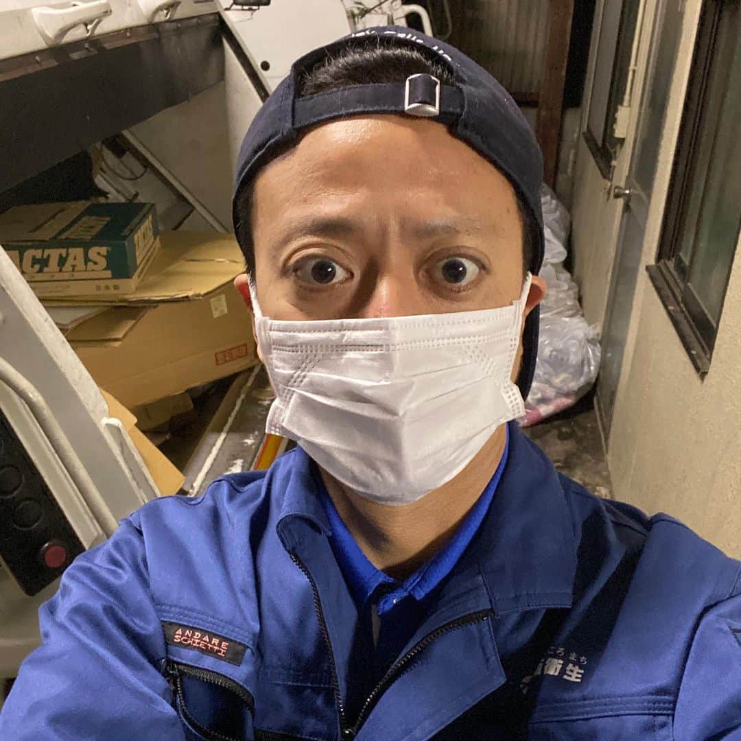 佐藤太一郎さんのインスタグラム写真 - (佐藤太一郎Instagram)「映画『ありがとうモンスター』で僕が演じるのは、ゴミ清掃員のバイトをしながら、小劇団で売れない役者をしている無気力な男。 役作りのために、大阪衛生株式会社さんで、職業体験させていただきました。 ゴミについてや、清掃員さんの仕事内容など、大変勉強になりました。 ありがとうございました。」2月23日 12時24分 - satotaichiro_shinkigeki