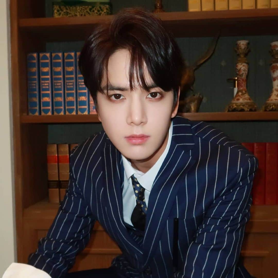 ヨンフンのインスタグラム：「Season's Greetings ❤️ #THEBOYZ #더보이즈 #YOUNGHOON #영훈」