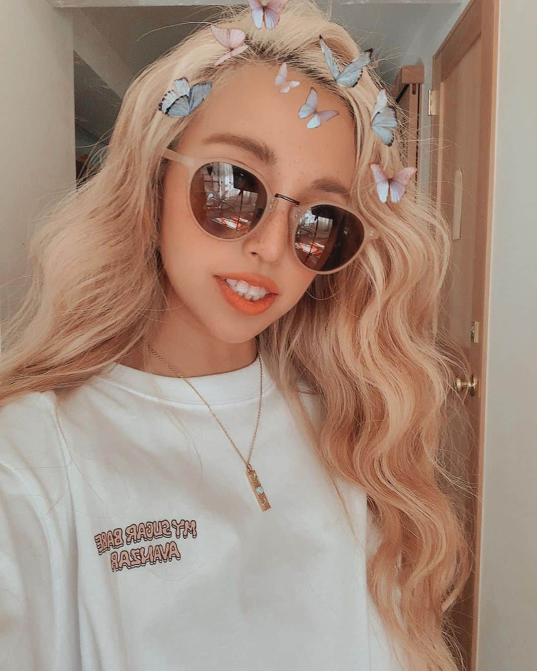 のインスタグラム：「via @mysugarbabe_official 🌴🦋 🍿Happy 70's city pop style🍔🍕🛼  撮影で着たFree and Easyの新作ロンT可愛かったー🌈💗✌🏽😍 27日21:00にreleaseされるよ💖☀🛼」