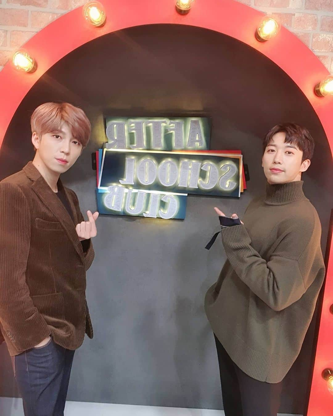 U-KISS（ユーキス）のインスタグラム：「[#유키스] 잠시 후 1시! 유키스 수현&훈과 함께하는 'After School Club' 점심먹고 나른한 오후 같이해요!  ▶https://www.youtube.com/watch?v=PIl2gQ6rYG0  ▶https://tv.naver.com/l/69917  #UKISS #SOOHYUN #HOON  #수현 #훈 #I_Wish  #AfterSchoolClub #애프터스쿨클럽」