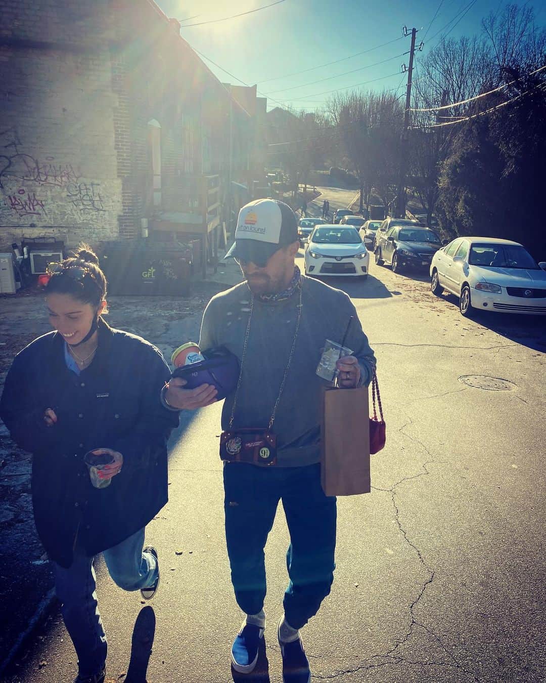 スティーヴン・アメルのインスタグラム：「Lovely Sunday brunch that ended with me carrying my kids Harry Potter purse, a to go cocktail, her bike helmet, a pint of ice cream, Lauren’s purse and somewhere in my back pocket, my dignity. Photo credit: Lauren’s husband. Can’t remember his name.」