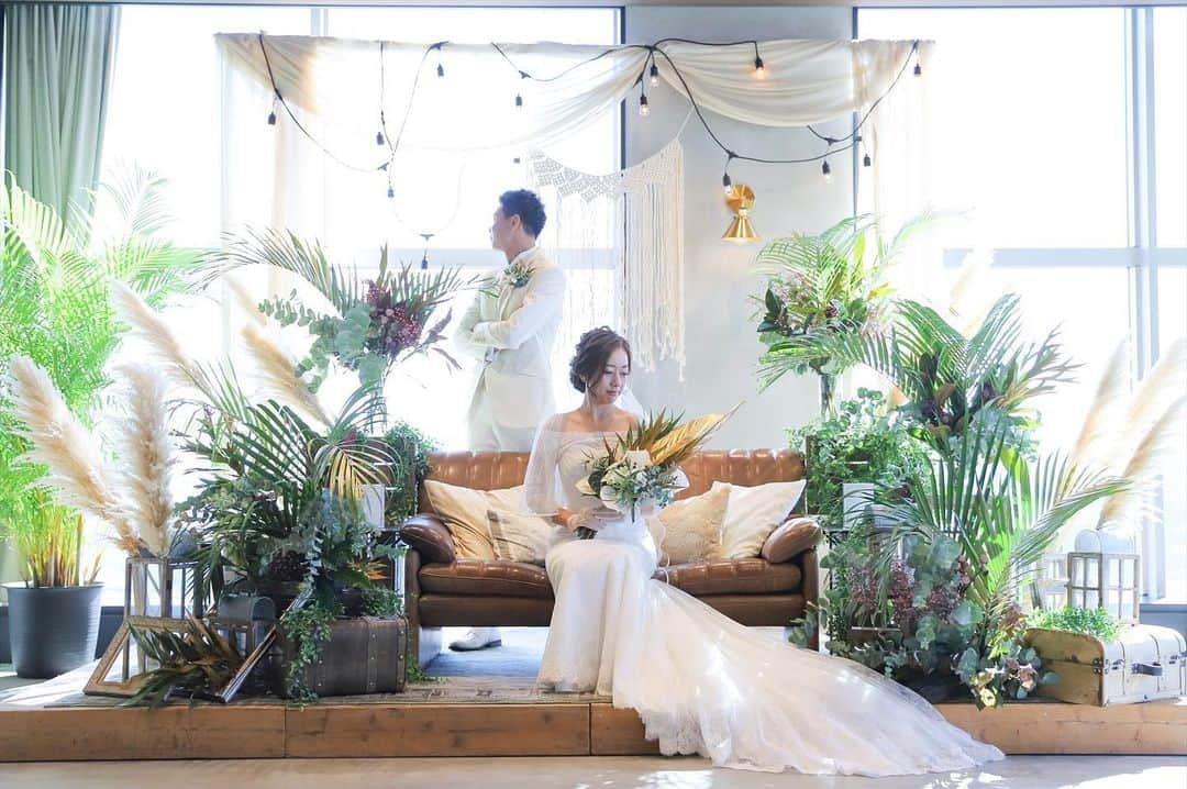 THE STYLE No.20 NEW YORK STYLE WEDDINGさんのインスタグラム写真 - (THE STYLE No.20 NEW YORK STYLE WEDDINGInstagram)「This is the life〜これこそが人生だ〜 お洒落にLos Angelesを イメージしたパーティ✨  口コミサイトの料理部門5年連続No.1獲得 No.20で自分たちらしい結婚式が叶う . ↓詳しくはHPをチェック↓ https://www.styles.jp/wedding/20f/ . 週末＆平日ブライダルフェアを開催しております メッセージ or ダイレクトメールからでも予約可能 . ↓ TEL ↓ 086-234-7310 . ↓ MAIL ↓ info-thestyle@styles.jpn.com . #thestyle #wedding #bridal #party #weddingparty #weddingphoto #weddingdress#starwedding #instagood #instalike #love #style #instapic  #結婚式 #結婚 #岡山結婚式 #ウェディング #プレ花嫁 #花嫁#ファーストミート #テーブルコーディネート #結婚式準備 #日本中のプレ花嫁さんと繋がりたい #ウェディングドレス #ウェディングフォト #ウェディングレポ #令和婚 #令和」2月23日 12時51分 - the_style_no.20